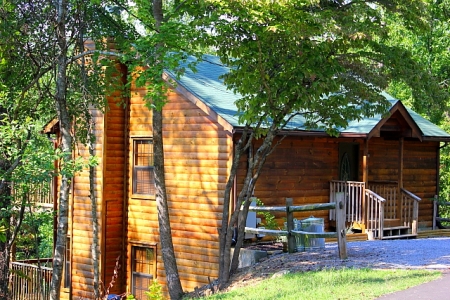 Smoky's Lodge of Pigeon Forge - Luxury Log Cabin